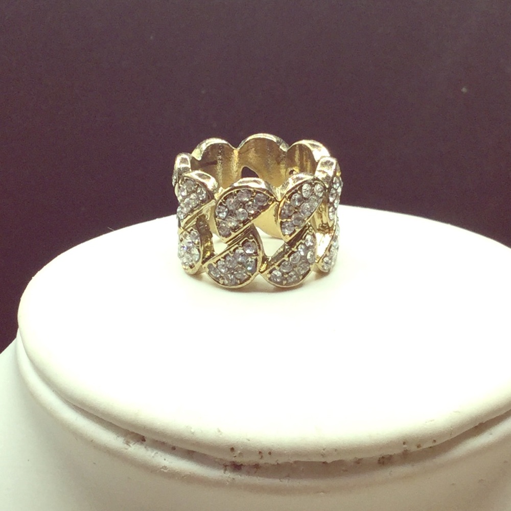 Aldp costume ring  goldtone & rhinestone. Appr 6.5